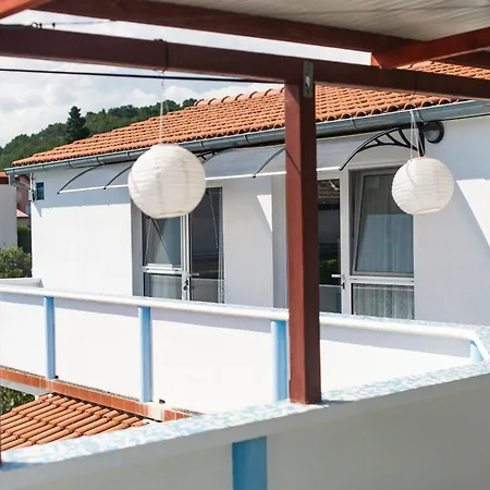 Den Apartamento Tribalj